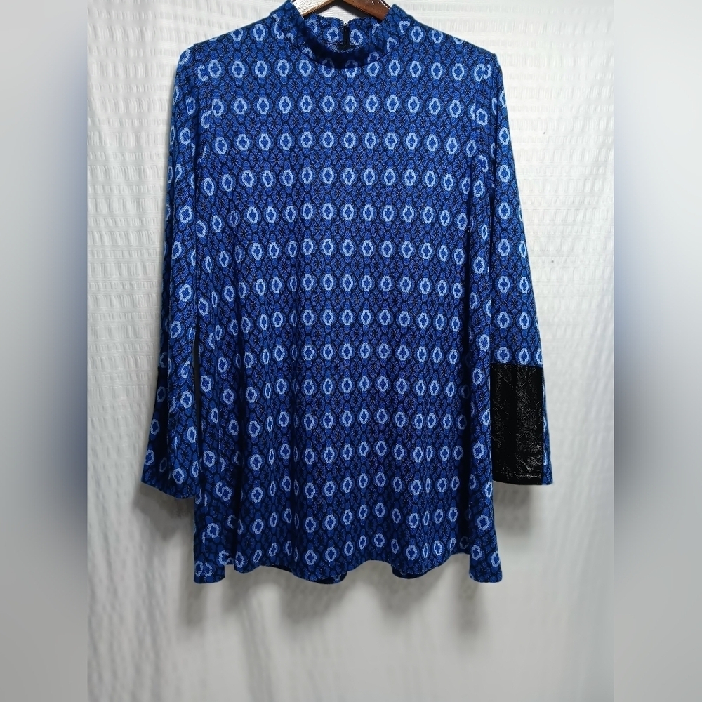 Tyler Boe Tunic with Faux Leather cuffs. Ladies size L